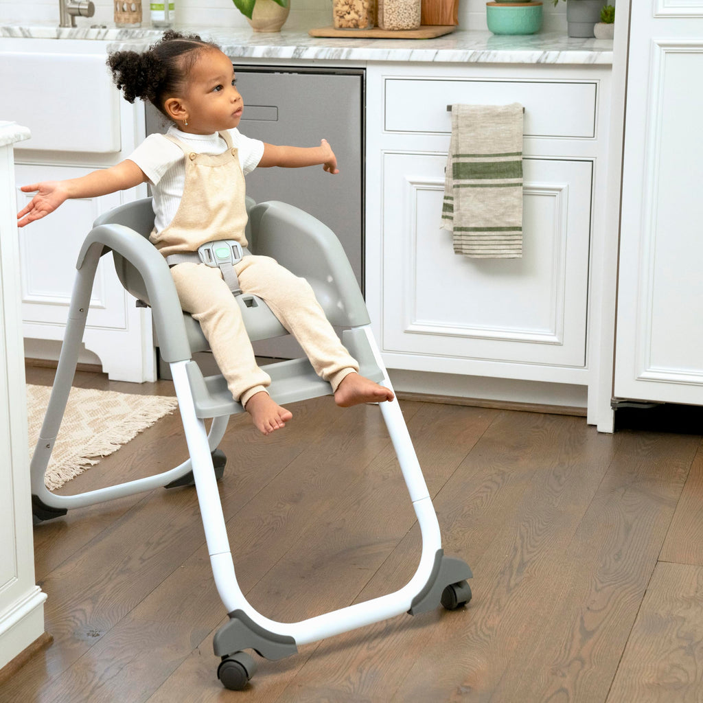 6-in-1 High Chair with 5 Point Harness and 2 Trays I804604