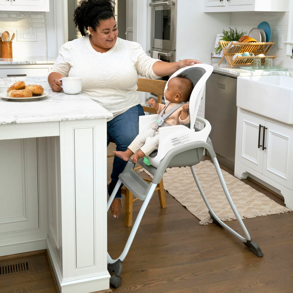 6-in-1 High Chair with 5 Point Harness and 2 Trays I804604